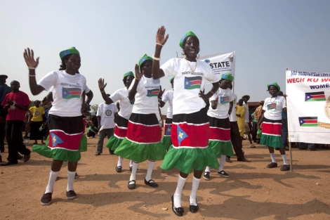 Bailarinas sudanesas se preparan para la celebración de la independencia. | Ap Bailarinas sudanesas se preparan para la celebración de la independencia. | Ap