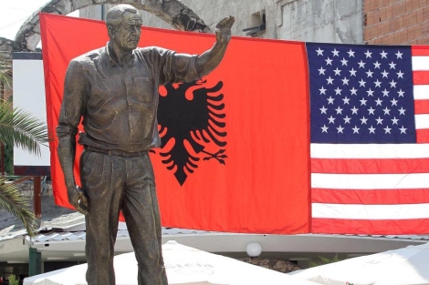 La estatua en Albania. | Reuters