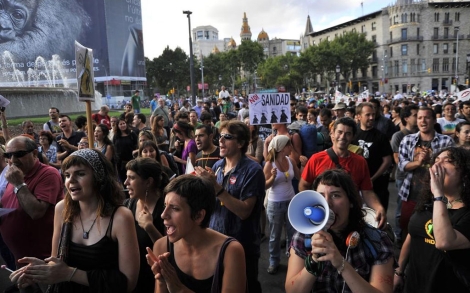 Los manifestantes partiendo de la plaza de Catalunya. | Santi Cogolludo