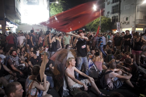 Manifestantes isarelies durante una marcha de protesta en Tel Aviv. | Efe