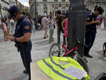 Un Policía pide identificación | G. Arroyo Un Policía pide identificación | G. Arroyo