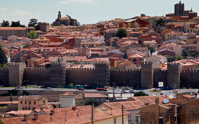 La Muralla de Ávila durante los trabajos de restauración. | Ricardo Muñoz