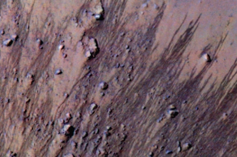Regueros localizados en la superficie de Marte.|NASA
