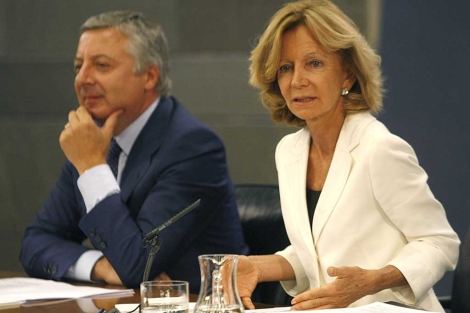 Salgado y blanco, tras el consejo de ministros. | efe Salgado y blanco, tras el consejo de ministros. | efe