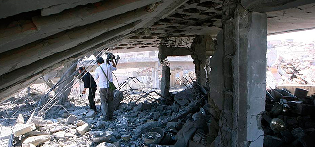 Imagen de uno de los edificios destruidos por ataques de la OTAN. | Efe