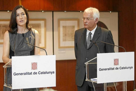 La Ministra de Cultura, Ángeles González-Sinde; junto al conseller Mascarell. | Quique García