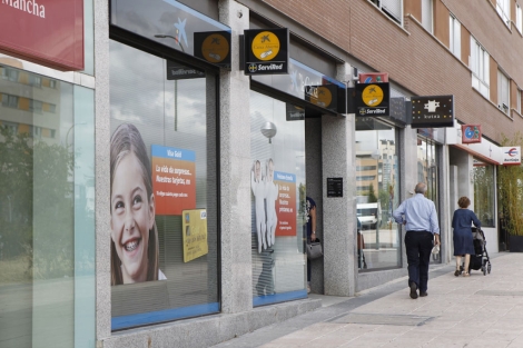Calle de madrid donde se acumulan sucursales financieras. | sergio gonzalez Calle de madrid donde se acumulan sucursales financieras. | sergio gonzalez
