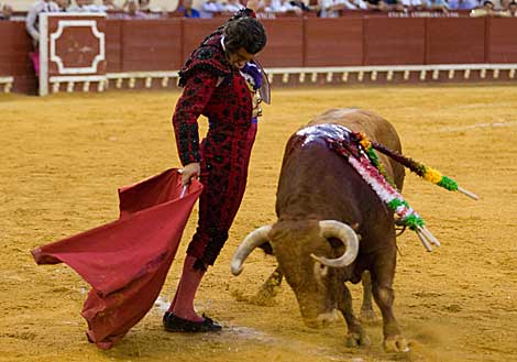 Morante, de grana y azabache en El Puerto de Santa María en 2009. | J. F. Ferrer