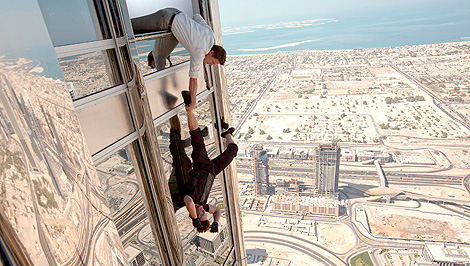 Tom Cruise, en una escena de Misión Imposible 4 rodada en Dubai. | Paramount