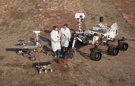 Las tres generaciones de 'rover' de la NASA: 'Sojourner' (el más pequeño), 'Opportunity' y 'Curiosity' (d). | NASA