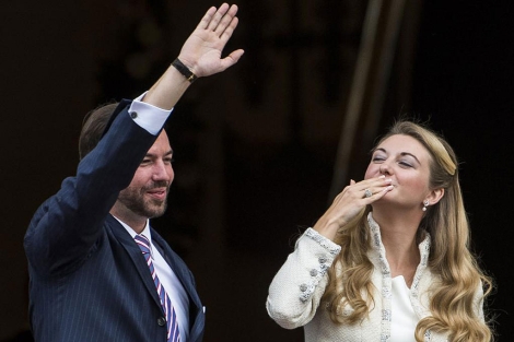 El Príncipe Guillermo y su esposa, a su llegada a la boda civil. | AFP MÁS FOTOS