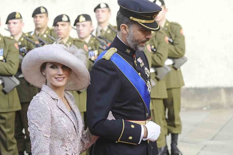 Don Felipe y la Princesa Letizia, a su llegada a la catedral de Luxemburgo. | Gtres