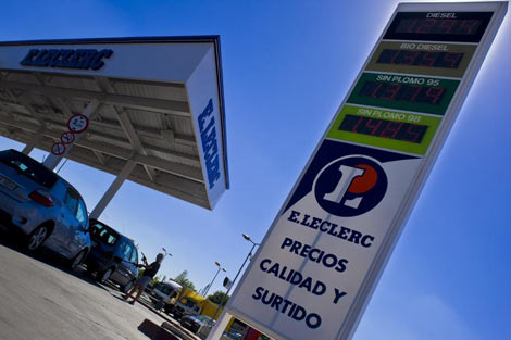Gasolinera 'libre' en un hipermercado de Madrid. | Gonzalo Arroyo.