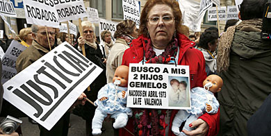 Una asistente a la manifestación reclama justicia. | Foto: Efe