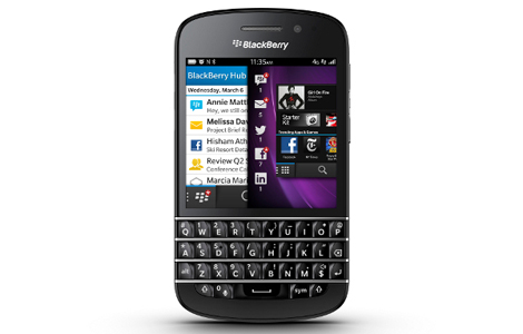 BlackBerry Q10 mantiene el teclado físico e incluye una pantalla táctil.