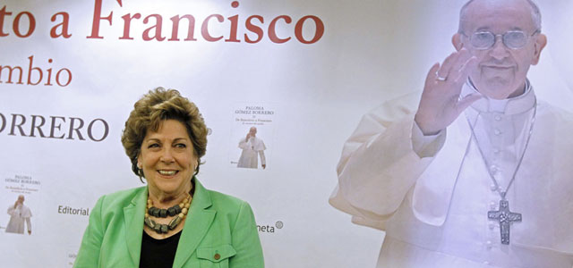 La vaticanista Paloma Gómez Borrero en la presentación de su nuevo libro en Madrid. | Efe