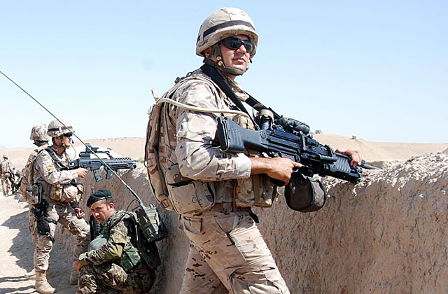 Uno de los militares españoles en Afganistán, en una imagen de finales de 2012. | Mònica Bernabé