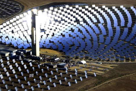 Planta fotovoltaica de Abengoa, en Sanlúcar la Mayor. | EM