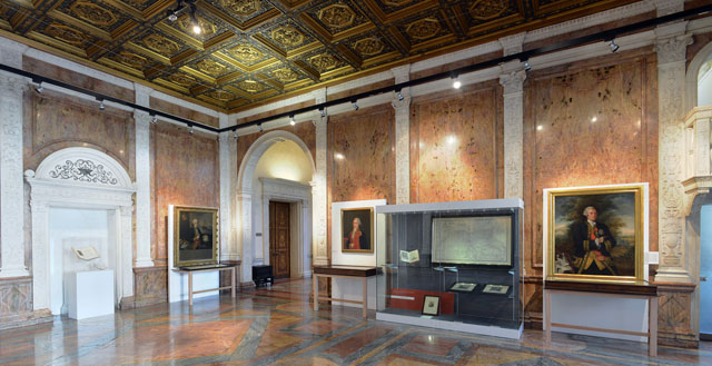 Sala central de la exposición sobre científicos españoles en la Royal Society. | EM