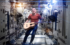 Hadfield cantando en el espacio. | Youtube