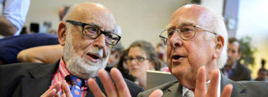 Englert y Higgs durante el anuncio del hallazgo del bosón de Higgs. | AFP