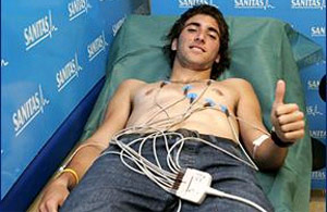 Higua�n, en pleno reconocimiento. (Foto: realmadrid.com)