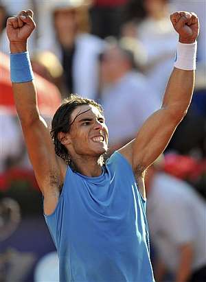 Nadal celebra su victoria en el Godó. (Foto: AP)