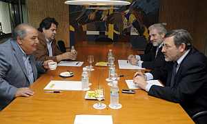 Pedro Muñoz, durante la reunión con Jaime Lissavetzky. (Foto: EFE)