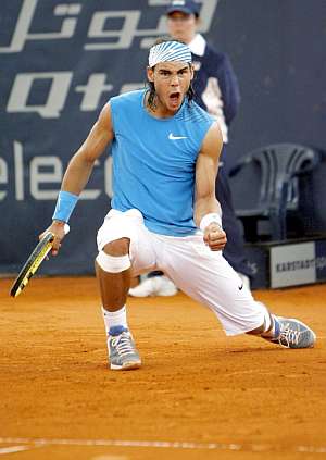 Nadal celebra uno de sus tantos ante Djokovic. (Foto: EFE)