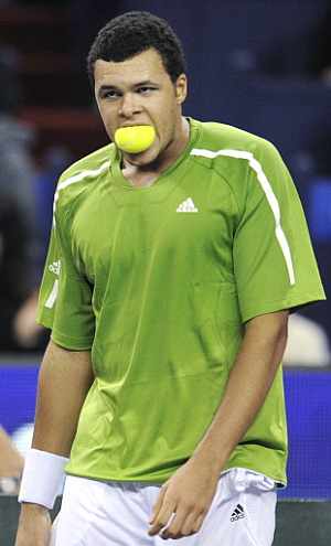 Tsonga muestra su frustraci�n en un punto ante Del Potro. (Foto: AFP)