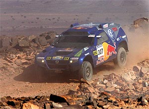 Carlos Sainz, en el desierto. (Foto: AFP)
