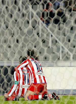 Maxi Rodríguez celebra un gol ante el Espanyol. (Foto: EFE)