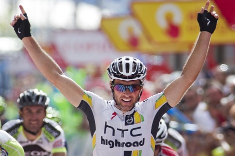 Albasini, tras cruzar la línea de meta en Ponferrada. | AFP