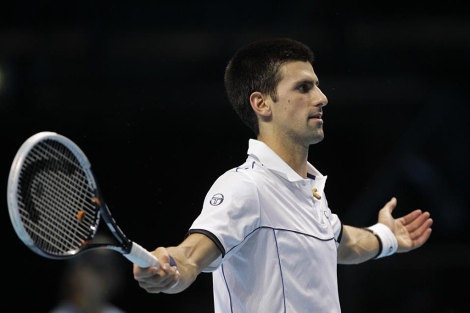 Novak Djokovic festeja su triunfo ante Berdych en Londres. (AFP)