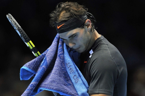 Rafa Nadal, tras un punto con Roger Federer. | Reuters