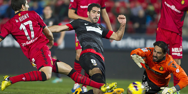 Raúl García, en la jugada del gol del Atlético. | EFE
