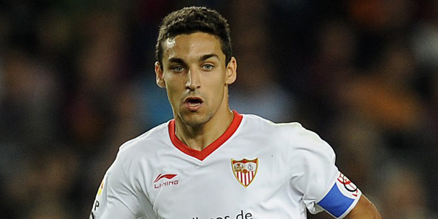 Jesús Navas portando el brazalete de capitán en un partido con el Sevilla. | Efe Jesús Navas portando el brazalete de capitán en un partido con el Sevilla. | Efe