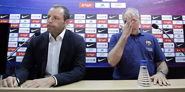 Sandro Rosell y Zubizarreta en la comparecencia en la que se anunció la salida de Tito. | Reuters