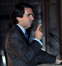 1178297345 extras ladillos 1 0 Jose María Aznar ironiza sobre la campaña de la DGT.