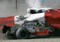 Accidente de Kovalainen. Foto: AP Accidente de Kovalainen. Foto: AP