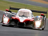 El Peugeot 908 pilotado por Gen�, Minassian, Villeneuve alcanz� la segunda posici�n. Foto: Efe.