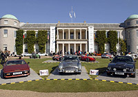 Los coches de James Bond que se exponen en el festival.