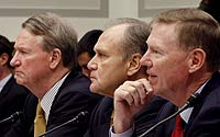 Allan Mulally, el presidente de Ford, Wagoner, el de General Motors y Bob Nardelli el de Chrysler.