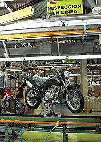 La crisis reduce a la mitad el sector de la moto en España