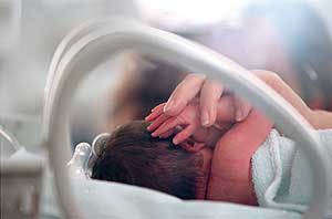 Bebe prematuro en el Hospital de La Paz. (Foto: Kike Para) Bebe prematuro en el Hospital de La Paz. (Foto: Kike Para)