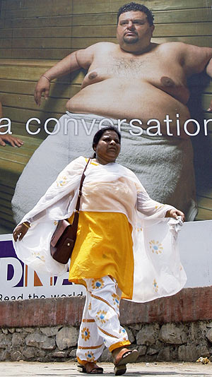 Una mujer pasea por Mumbai. (Foto: REUTERS) Una mujer pasea por Mumbai. (Foto: REUTERS)