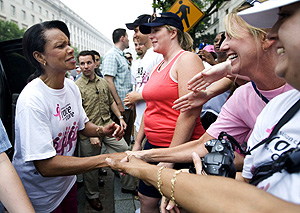 La secretaria de estado, Condoleezza Rice, tambi�n particip� en la carrera de Washington (Foto: AP | Manuel Balce Ceneta)