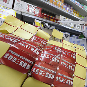 Productos con la etiqueta 'no contiene melamina' en una tienda de China. (Foto: AFP) Productos con la etiqueta 'no contiene melamina' en una tienda de China. (Foto: AFP)