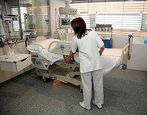 Una UCI de un hospital espa&ntilde;ol (Foto: ICAL)