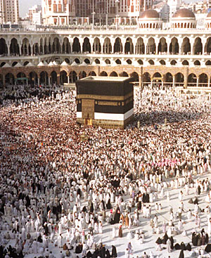 Miles de peregrinos alrededor de la Ka' aba en la mezquita de Al-Masjid-al Haram en La Meca. (Foto: Reuters)